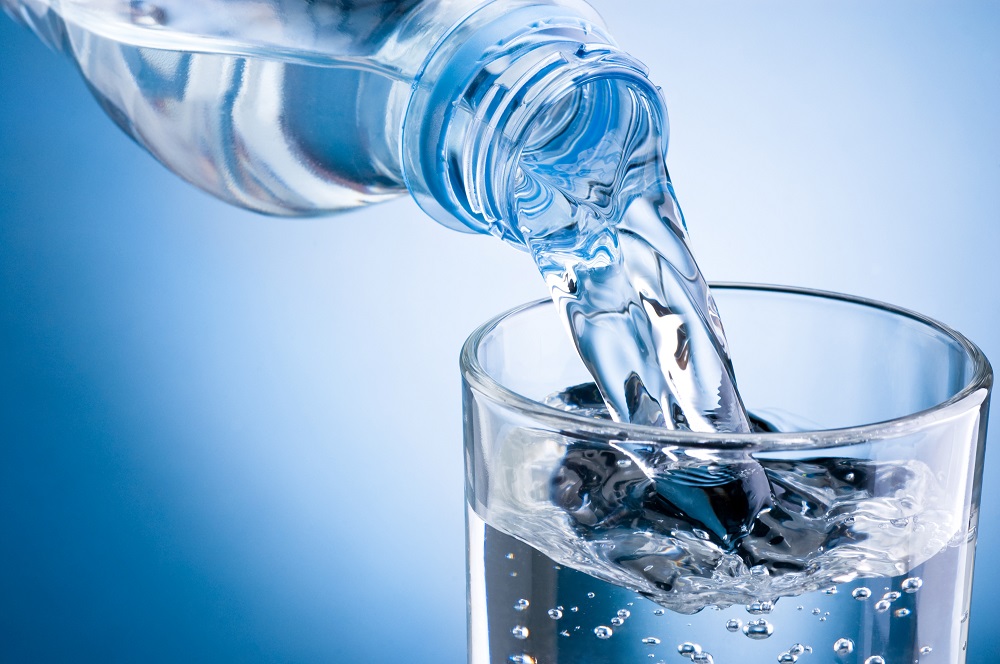 7 day weight loss challenge daily water requirement- Water pouring into a glass